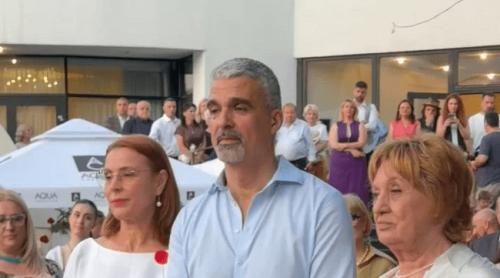 Ce meniu a avut Aurelian Temișan la reinterpretarea nunții cu Monica Davidescu. Preotul care i a cununat acum 20 de ani a oficiat o nouă slujbă lângă piscină