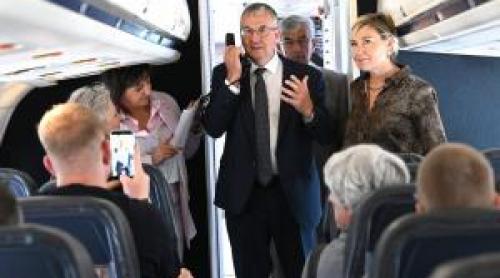 Compania aeriană care va muta pasagerii de la clasa întâi la economic. Va păstra însă o parte din bani