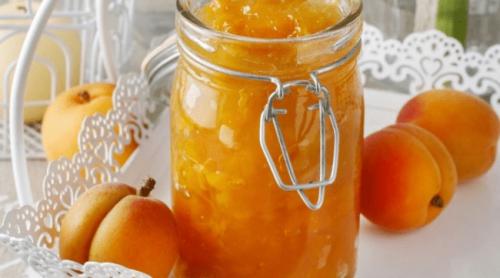 Dulceața de caise întregi, ca pe vremea bunicii. Rețeta păstrată din caietul vechi de bucate