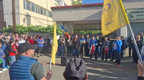Fabrica de Arme din Cugir, împinsă la faliment. Arma de asalt 5,56 model NATO, uitată în rastel 
