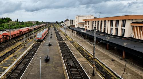Magistrala care leagă Banatul de Oltenia va fi închisă cinci ani din 2027. Povestea căii ferate spectaculoase de pe malul Dunării