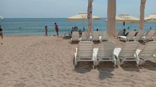 O plajă bună e o plajă luată cu japca! Nimeni nu i controlează pe „pirații” nisipului din stațiunile de la malul mării