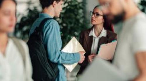 Oraşul din Italia unde învaţă şi români oferă tinerilor bani să rămână acolo. Ajutorul acoperă chiria pe un an