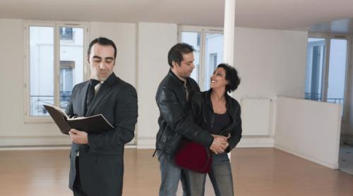 Românii au mai puțină încredere în agenții imobiliari decât în notari sau avocați. Care sunt motivele