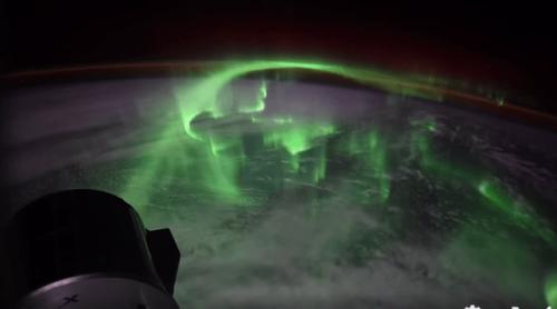 Spectacolul verde care i a lăsat fără cuvinte pe astronauții de pe Stația Spațială Internațională: „A dansat și s a strecurat chiar sub noi” 