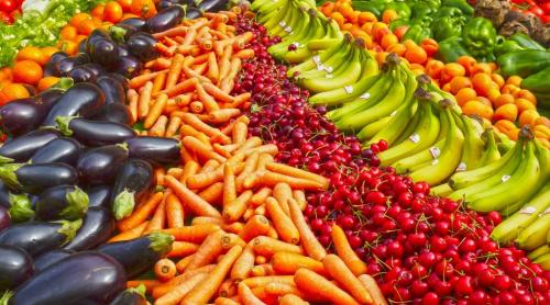 Tone de fructe și legume cu pesticide. Românii, în pericol