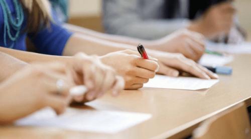 „Un bacalaureat de mântuială". O profesoară cu zeci de ani la catedră acuză că examenul a fost simplificat deliberat pentru a crește promovabilitatea