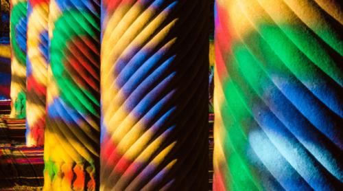 Una dintre cele mai fascinante comori ale lumii   Palatul Luminii Colorate, unde soarele „pictează” în mii de culori la răsărit