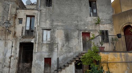 A cumpărat o casă cu un euro în Italia, apoi a avut un șoc când a deschis ușa. Cât a ajuns să coste renovarea: „Nu exista apă sau electricitate”