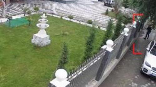 Atac mafiot în Ţăndărei. 4 indivizi au ciuruit casa rivalilor, la ordinul unui lider din străinătate 