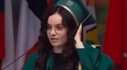 Avertismentul unei studente la Medicină, chiar la festivitatea de absolvire: „Nu este în regulă”