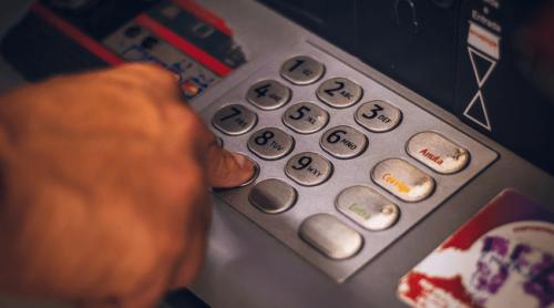 Când vor fi livrate pensiile pe card în luna iulie. Ora poate să difere în funcție de bancă