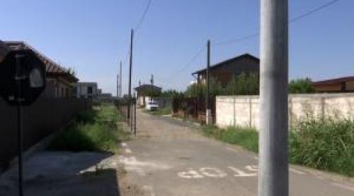 Comuna în care un stâlp de electricitate a fost montat în mijlocul soselei. Cum s a întâmplat