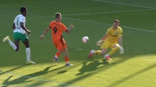 Daniel Bîrligea, ratare uriașă singur cu portarul! Atacantul a irosit o șansă incredibilă. Video