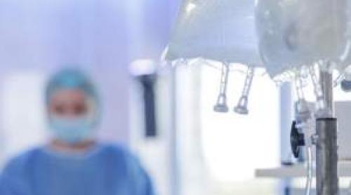Focar de infecție cu un virus care produce diaree ”explozivă”. Un lanț celebru de fastfood uri este anchetat