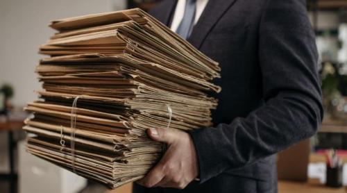 Funcționarii publici cer retragerea proiectului de lege prin care vor fi amendați dacă solicită documente