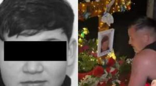 Imaginile momentului! Tatăl lui Mario Berinde, dărâmat de durere la mormântul fiului său! Ce gest a făcut | VIDEO