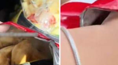 Incredibil ce a găsit o tânără într o pungă de mini croissante! A rămas fără cuvinte