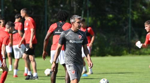 Jucătorul plecat de la Dinamo rupe tăcerea! Reacţie despre Nuno Campos: „Se vede că nu e din România”