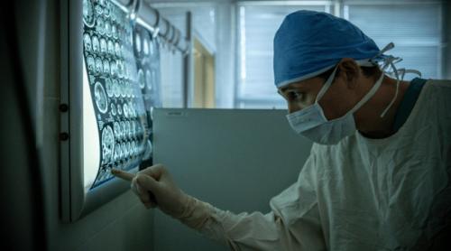 „Moartea domnului Lăzărescu”, varianta 2026: o familie acuză că un pacient cu AVC a fost plimbat între spitale. Ce spun medicii
