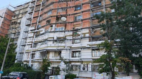 REPORTAJ: Salahor pentru o zi în construcții. ​​​​​​​Când ridici 180 de găleți cu ciment până acolo unde începe cerul și n ai ce pune pe masă