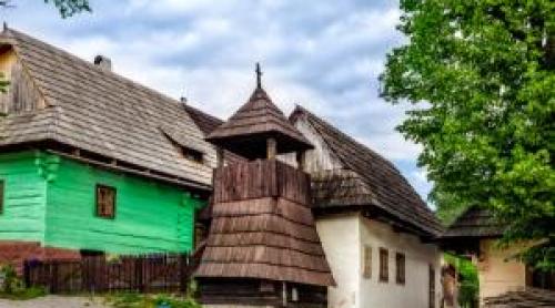 Satul cu doar 17 locuitori, invadat de peste 100.000 de turiști: "Ce e aici, grădină zoologică?!"