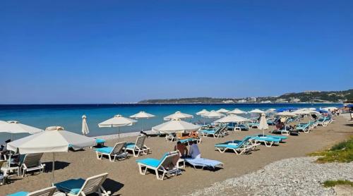Scandalul prosoapelor pe șezlonguri: cum au ajuns turiștii să se războiască în resorturile de pe litoral