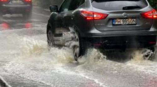 Stațiunea de pe litoral în care a izbucnit o furtună cu grindină. Turiștii au fugit de pe plajă