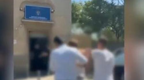 Un bucureştean a fost confundat de mascaţi şi luat pe sus, din parc. "Am crezut că sunt tâlhărit"