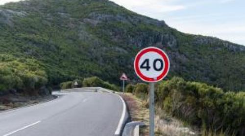 Un instructor auto britanic dezvăluie o eroare a şoferilor care le poate aduce amenzi de 1.000 de lire