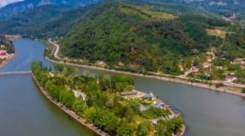 Unde se află singura insulă locuită de pe cursul unui râu din România. Ascunde şi o comoară