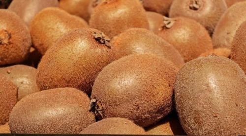 5 beneficii pentru sănătate dacă mănânci kiwi cu tot cu coajă