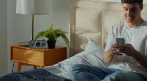 A pornit o afacere din dormitorul bunicii şi face 100.000 $ pe lună. Noul trend printre tineri 