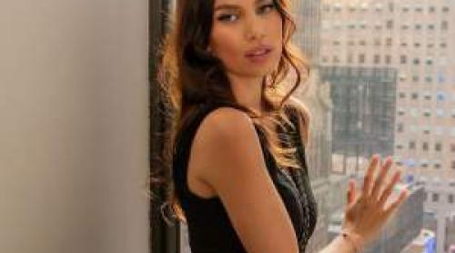Alina Pușcău și a tuns părul, după ce acesta s a rărit din cauza tratamentului. Cum arată vedeta acum