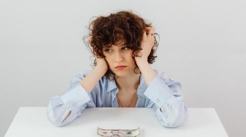 Ce este dismorfia financiară și cum îți afectează sănătatea mintală 