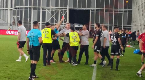 Cristiano Bergodi și a ieșit din nou din minți! Scandal uriaș după Dinamo – U Cluj 2 1: italianul, ținut cu greu și eliminat!