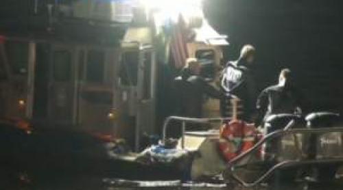 Două persoane au murit și 12 sunt rănite, după ce o barcă s a răsturnat lângă Statuia Libertății. Zeci de oameni, evacuați de autorități