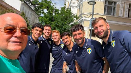 După U Cluj – Petrolul 2 3, Emil Boc a dat nas în nas cu adversarii în centrul orașului: „Să lase ceva bănuți în economia locală”