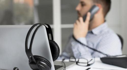 Escrocheriile telefonice și online sunt bazate pe studii științifice: frica „îngheață creierul”. Cum acționează hoții care te anunță că tocmai ți ai făcut un credit despre care nu știi nimic