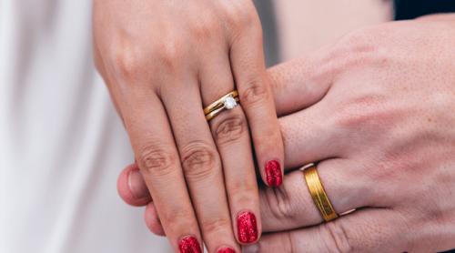 Experimentul unui român divorțat. Ce s a întâmplat când a ieșit în oraș purtând din nou verigheta: „E flirt fără presiune, e atracție?”