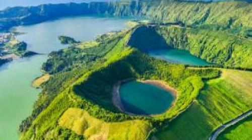 "Hawaii ul Europei": Locul spectaculos unde vacanţele sunt ieftine, iar berea costă doar 8 lei