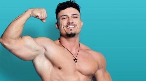 Influencerul Andrei Bordeianu, implicat într un accident grav în București. A ajuns de urgență la spital, după ce a fost rănit pe motocicletă