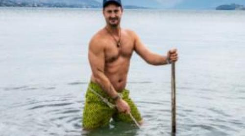 Manuel a găsit o "comoară" pe fundul lacului şi a dat lovitura. Vinde totul restaurantelor cu stele Michelin