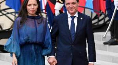 Nicușor Dan a publicat declarațiile de avere și de interese ale partenerei sale. Ce bunuri și venituri are Mirabela Grădinaru