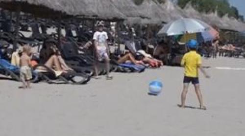 Plaja din România cu nisip fin unde un şezlong costă doar 25 de lei