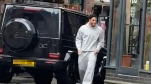 Poliția a blocat roata unui Mercedes de 230.000 de euro! Surpriză când au descoperit cine era proprietarul: „Intrase la frizer!”