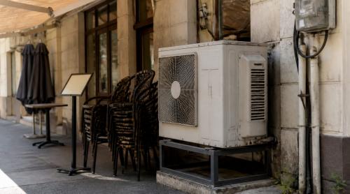 PPC blochează prețul energiei pentru HoReCa pe un an. Restaurantele, barurile și cafenelele primesc 10% reducere vara