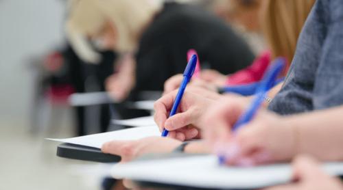 Reguli noi la Evaluarea Națională și Bacalaureat 2027. Ce se schimbă pentru elevi și cum vor fi verificate lucrările