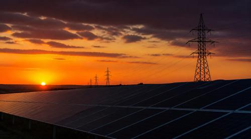 România a subvenționat panouri solare, dar cumpără seara energie scumpă