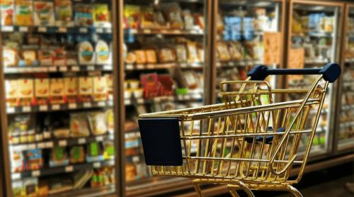 „Românii au ajuns să meargă la supermarket ca la muzeu”. Consumul scade de șase luni